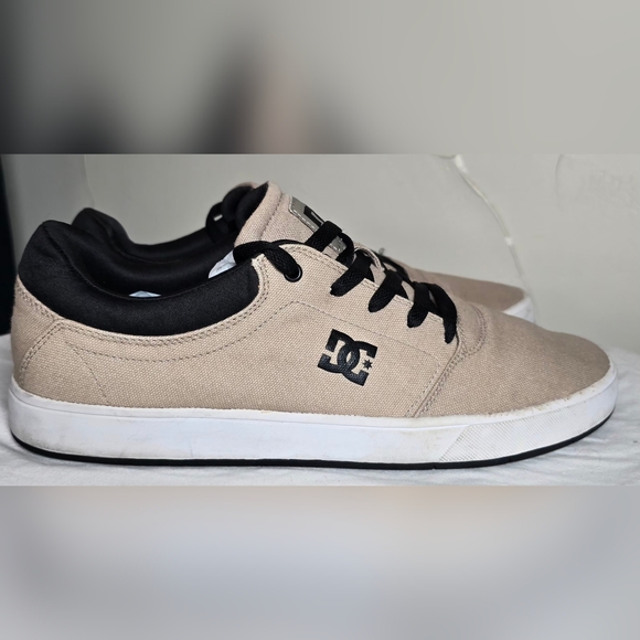 DC Men's Light Tan Canvas Sneakers 11 - Picture 2 of 8
